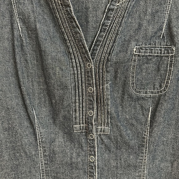 Access cap sleeve denim top with white topstitching - Picture 2 of 5